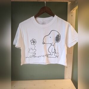 Women's Cropped White Peanuts Snoopy And Woodstock Graphic T-Shirt Size Small